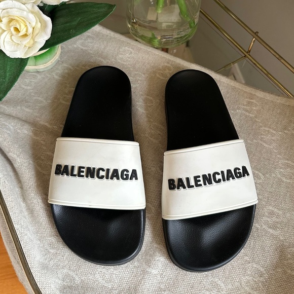 Balenciaga Logo-Embossed Rubber Pool Slides NWT - Picture 3 of 6